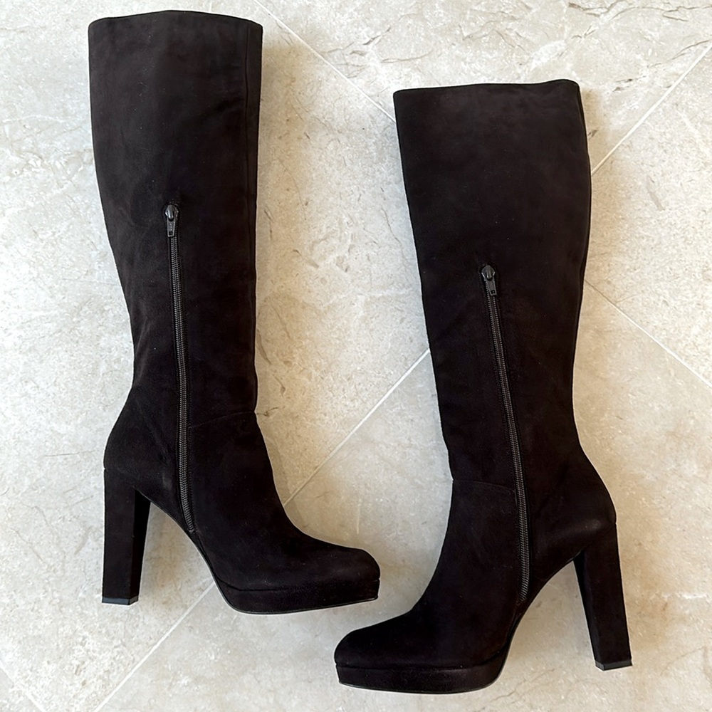 NWT Stuart Weitzman Chocolate Brown Suede Boot Size 8M. Tag is on box.